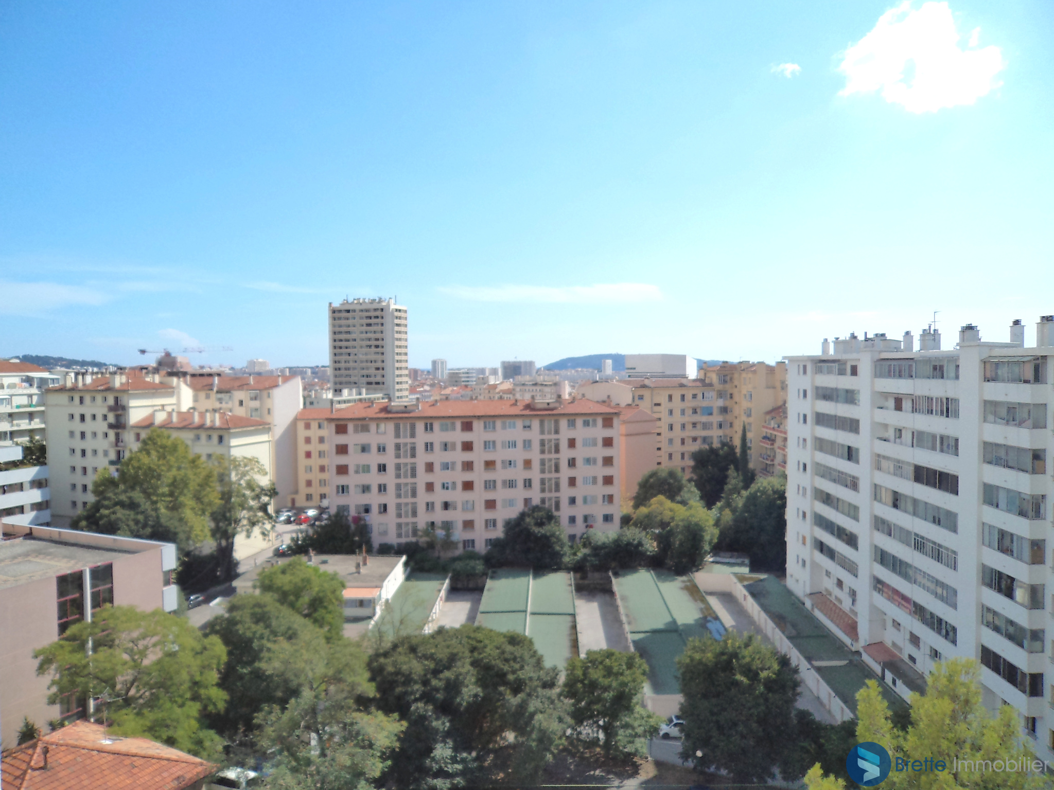 vente TOULON CLARET APPARTEMENT T4 AVEC TERRASSE ET PARKING